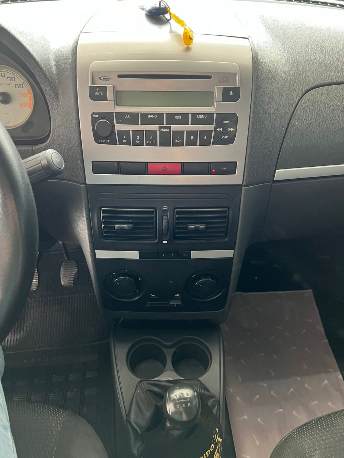 🚗 FIAT/IDEA/1.4 MPI ELX 8V FLEX 4P MANUAL - 30.900