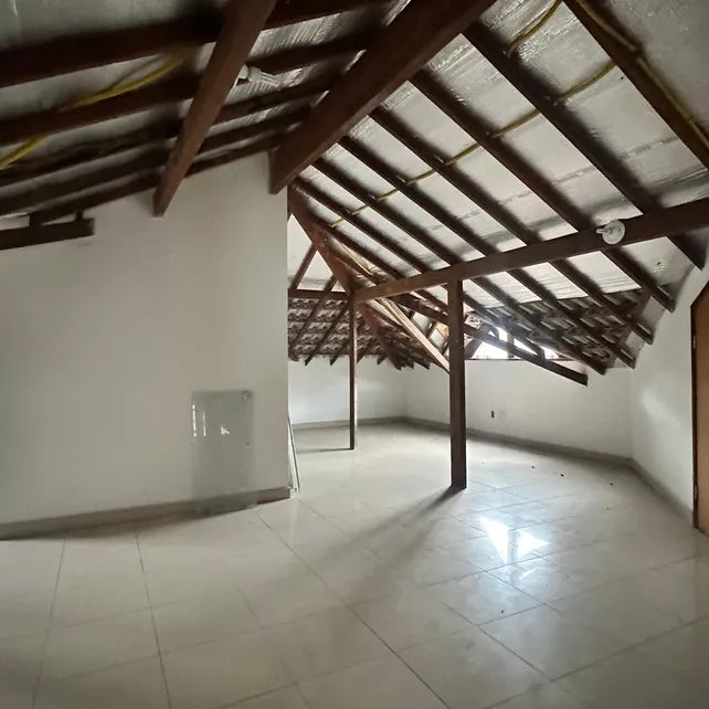 Casa de condomínio à venda com 420m², 4 quartos e 4 vagas Recreio dos Bandeirantes, Rio de Janeiro - R$ 810.000