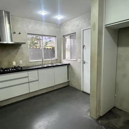 Casa de condomínio à venda com 420m², 4 quartos e 4 vagas Recreio dos Bandeirantes, Rio de Janeiro - R$ 810.000