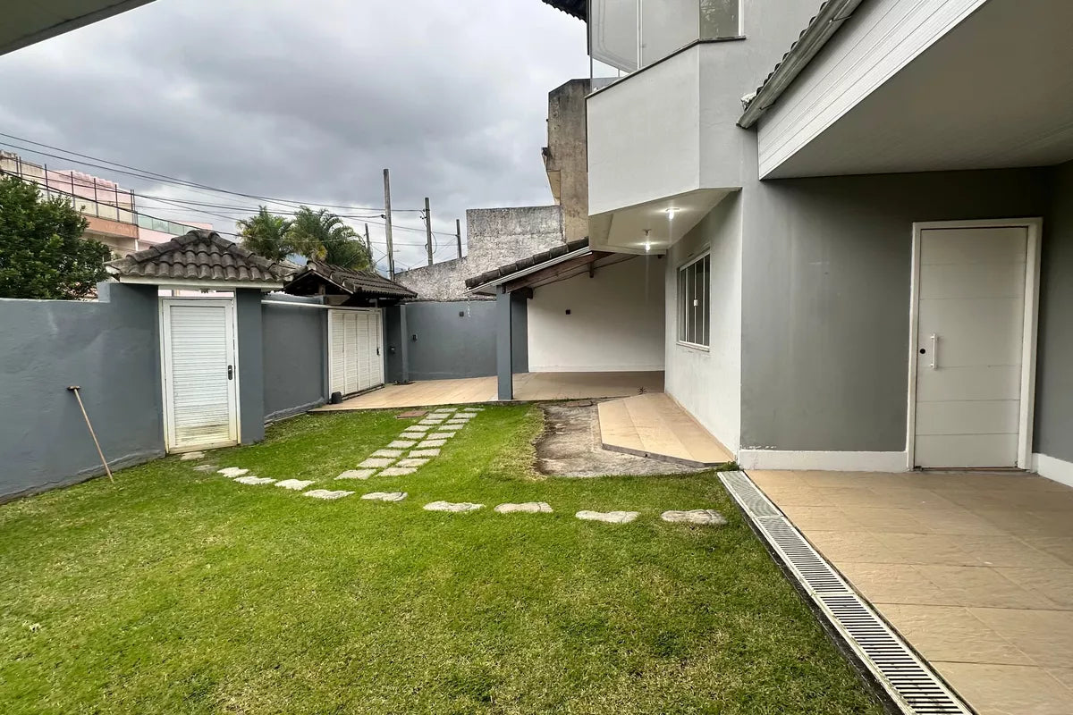 Casa de condomínio à venda com 420m², 4 quartos e 4 vagas Recreio dos Bandeirantes, Rio de Janeiro - R$ 810.000