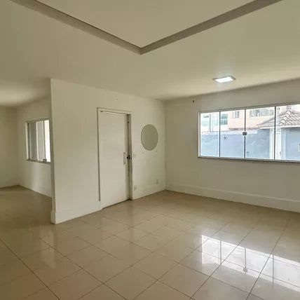 Casa de condomínio à venda com 420m², 4 quartos e 4 vagas Recreio dos Bandeirantes, Rio de Janeiro - R$ 810.000